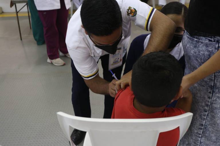 También este domingo vacunan contra Covid a niños en Mazatlán