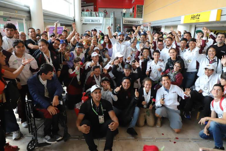 Reciben a paratletas al ritmo de ‘El Sinaloense’