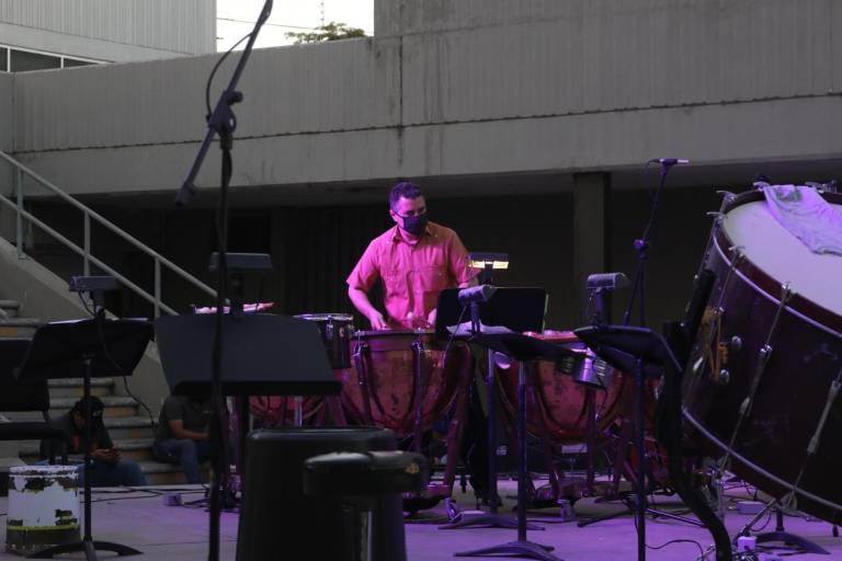 Brindan armonías al aire libre