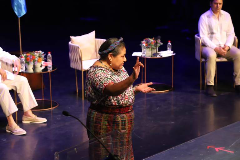 Reconocimiento de Rigoberta Menchú a Mazatlán costó al Gobierno de ‘El Químico’ más de $280 mil