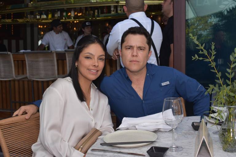 Celebran clientes y amigos el primer aniversario de Humaya Restaurante