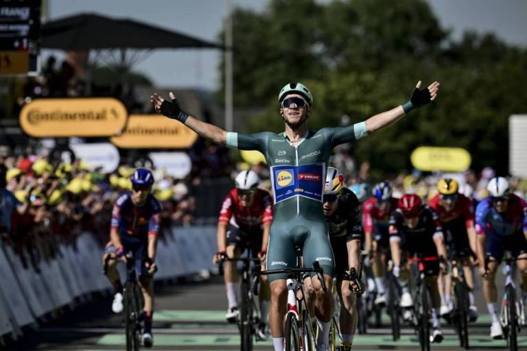 Jonathan Milan rompe la sequía italiana y se impone en el sprint de Laval en la etapa 8 del Tour de Francia