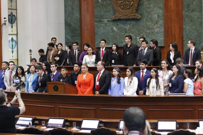 Instalan en Congreso del Estado el Parlamento Juvenil ‘7 de Abril’