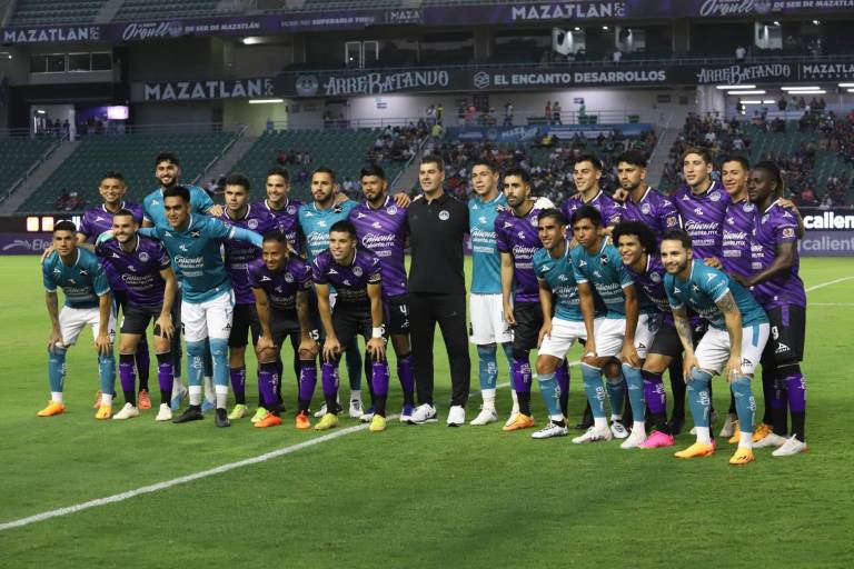 Presenta Mazatlán FC su nueva indumentaria
