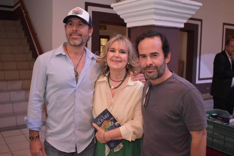 Acompañan a Cecilia Pablos en la presentación de su libro ‘Galbare’