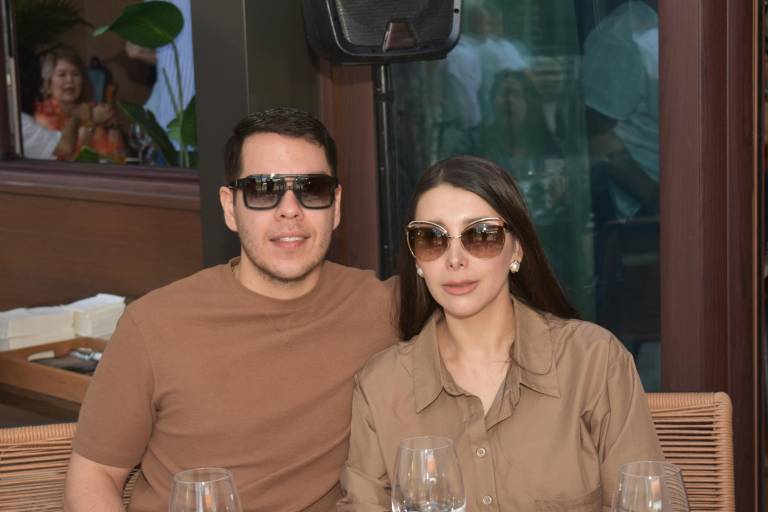 Celebran clientes y amigos el primer aniversario de Humaya Restaurante