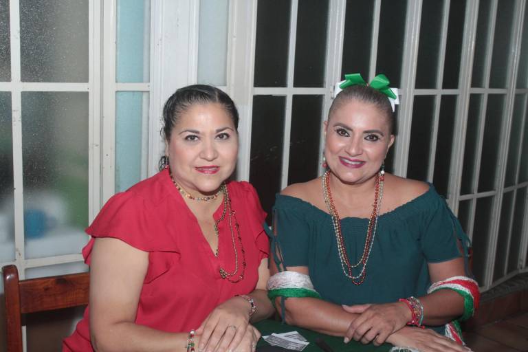 Deleitan Óscar Gómez y Andrea Rice con su voz en Noche Mexicana