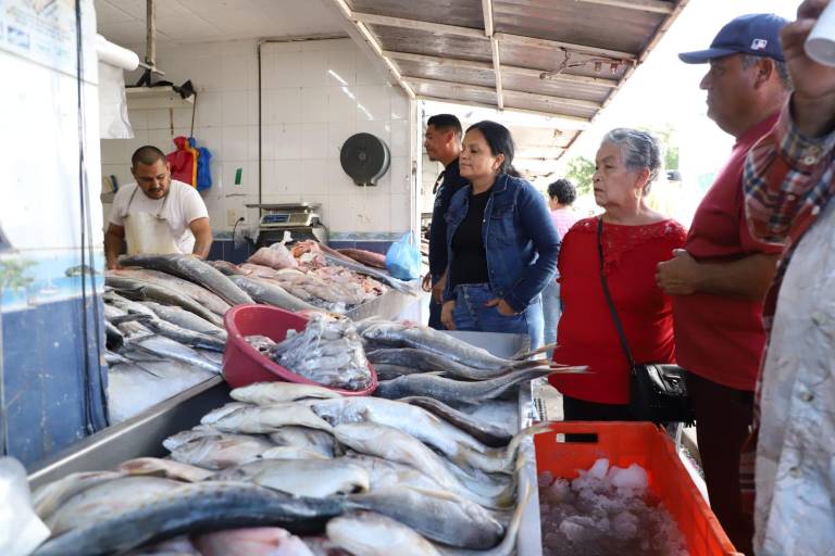 Mazatlecos acaparan el pescado en el marco de la celebración de Año Nuevo