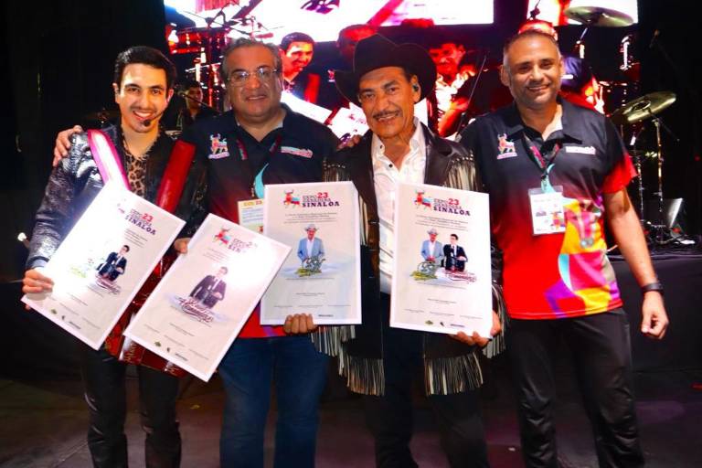 Disfrutan sinaloenses de la fiesta del Teatro del Pueblo