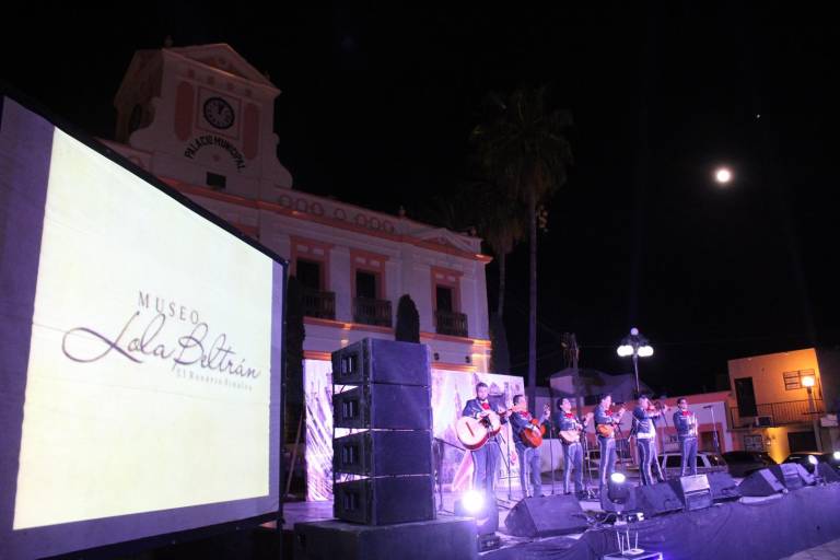 Resuena la música ranchera en Rosario en homenaje a Lola Beltrán