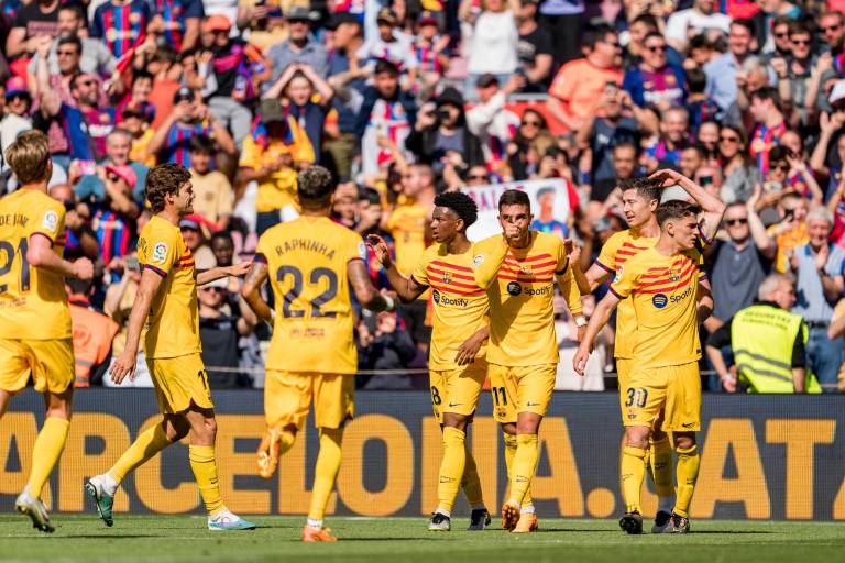 Barcelona se impone al Atleti en un partido que acabó en polémica