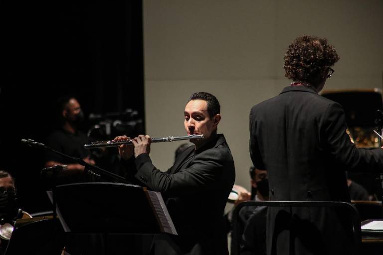 Aplauden al flautista Marko Krötzsch como solista de la OSSLA