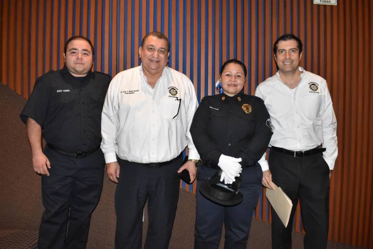 Celebran bomberos su día con reconocimientos y ascensos