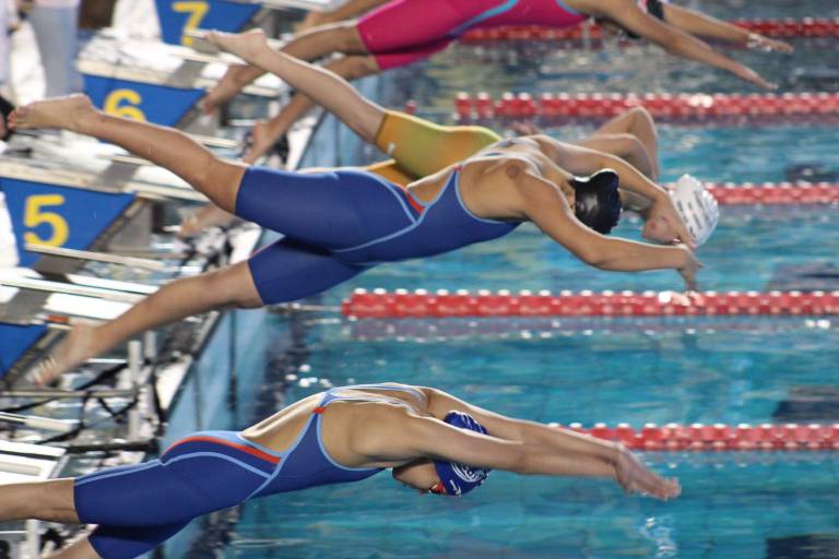 Nadadoras mazatlecas se meten al top 20 nacional