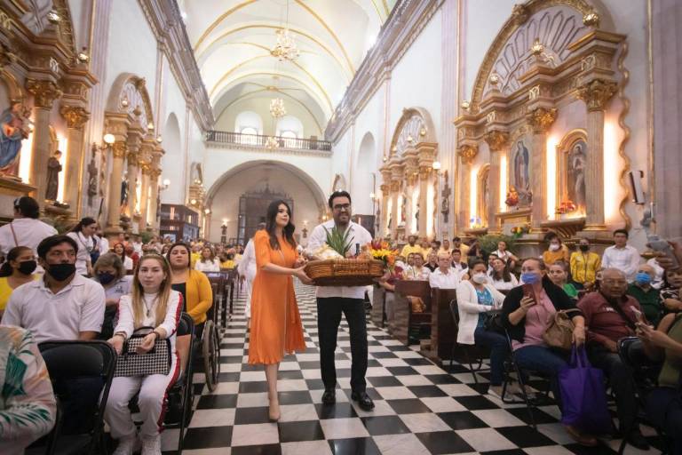 Celebran ciudadanos el 491 aniversario de la fundación de Culiacán con misa y pastel
