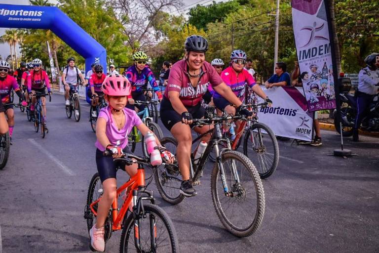 Festejan deportistas mazatlecos Día Mundial de la Bicicleta