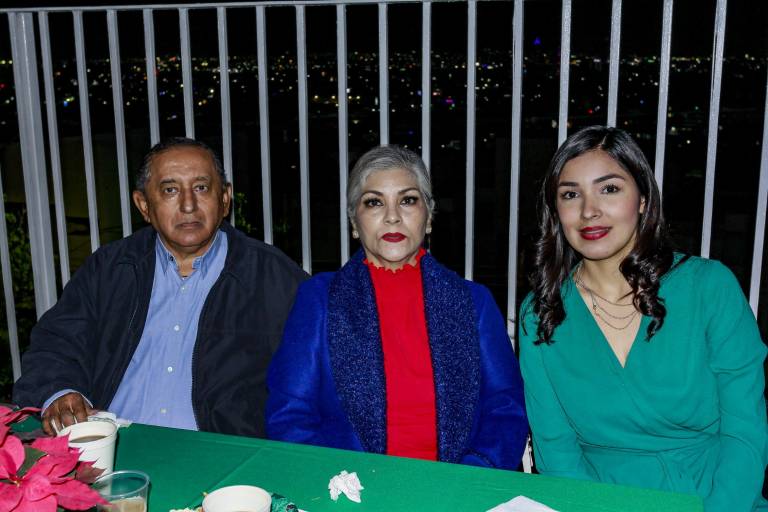 Con piñatas, rifas y música realiza su posada el Instituto de Neurociencias y Educación de Sinaloa