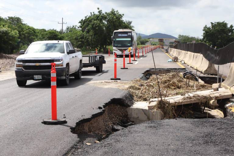 La autopista Mazatlán-Culiacán, tras las lluvias, está llena de baches