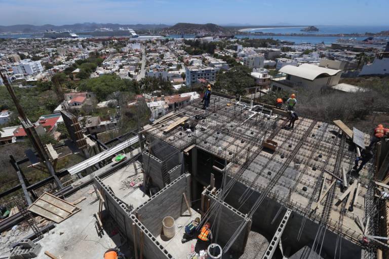 Colonos del Cerro del Vigía detallan irregularidades en construcción de edificio de 9 niveles