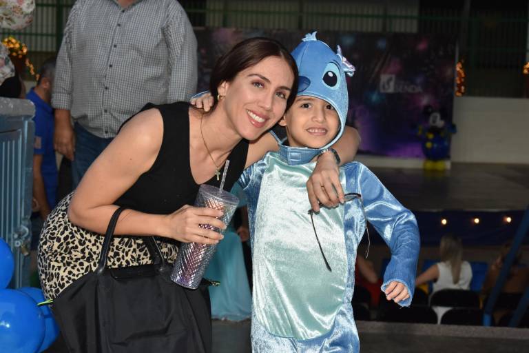 Con música y baile, alumnos del Instituto Senda reciben a la Primavera