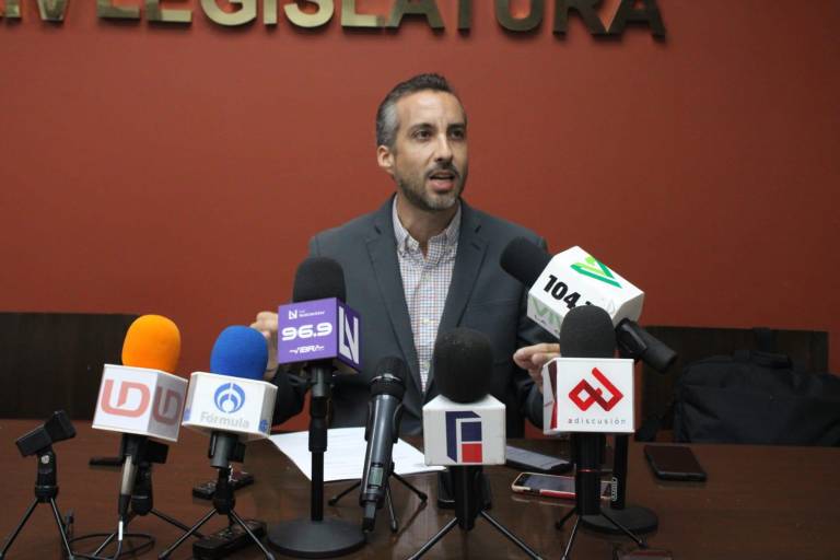 Gene Bojórquez acusa a diputados de cobrar gastos de transportación, aunque viven en Culiacán