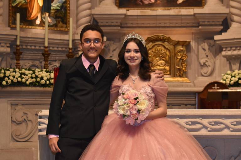 Es Estefany Sánchez una bella quinceañera