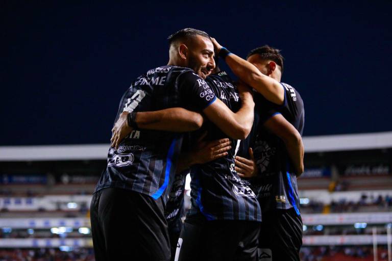 Querétaro aplastó a un desordenado Atlético San Luis en el Clásico de la 57