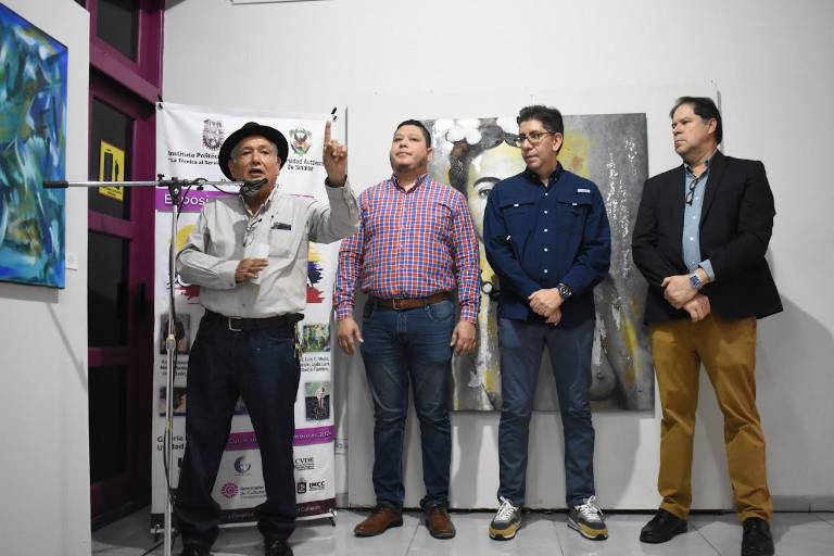 Admiran sinaloenses el Color de Colombia en muestra pictórica