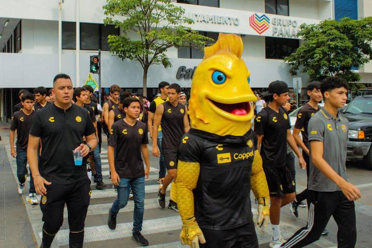 Dorados de Sinaloa se une al Día del Peatón