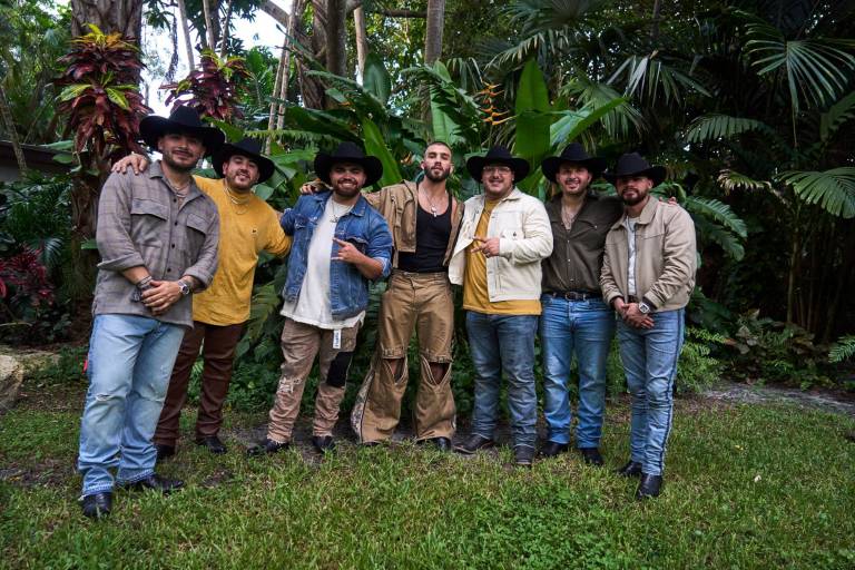 Prepara Manuel Turizo su debut en el Regional Mexicano junto a Grupo Frontera