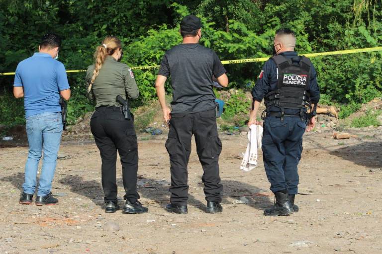 Hallan a mujer asesinada a golpes a la orilla del río Humaya, en Culiacán