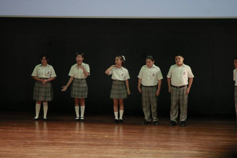Reflexionan alumnos del Sebec en torno a la pandemia en la Expo Macro 2023