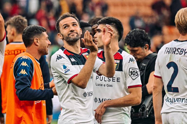 Johan Vásquez y el Genoa le arrancan el empate al Milán en San Siro