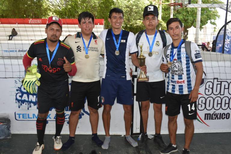Fundación Telmex Telcel corona a los campeones De la Calle a la Cancha, en Navolato