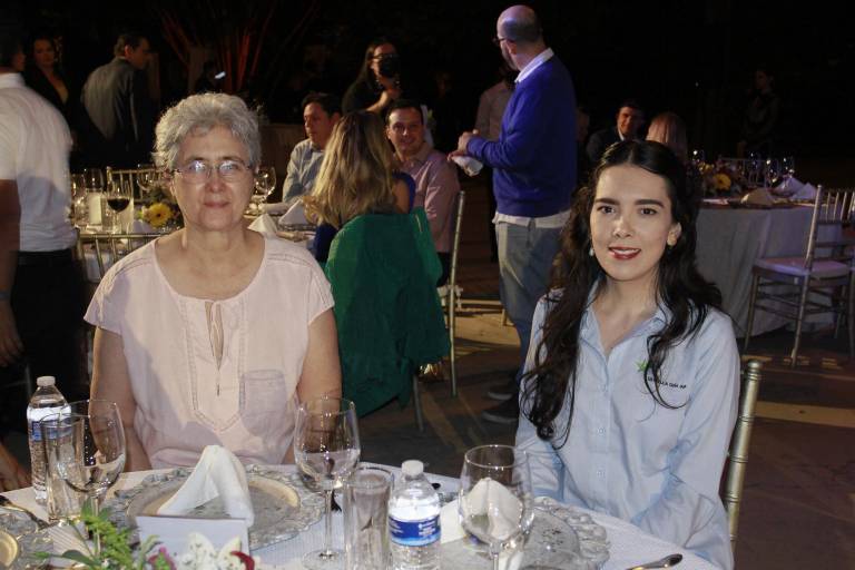 Entregan Premio al Mérito Filantrópico y Valor de Excelencia