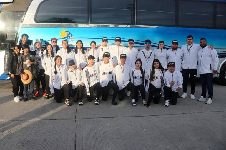 Parten delegaciones mazatlecas de tenis, tiro con arco y beisbol 5 al estatal en Culiacán