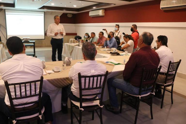 Vargas Landeros invita a participar en consulta sobre planta de amoniaco, aunque no ha sido anunciada por la federación
