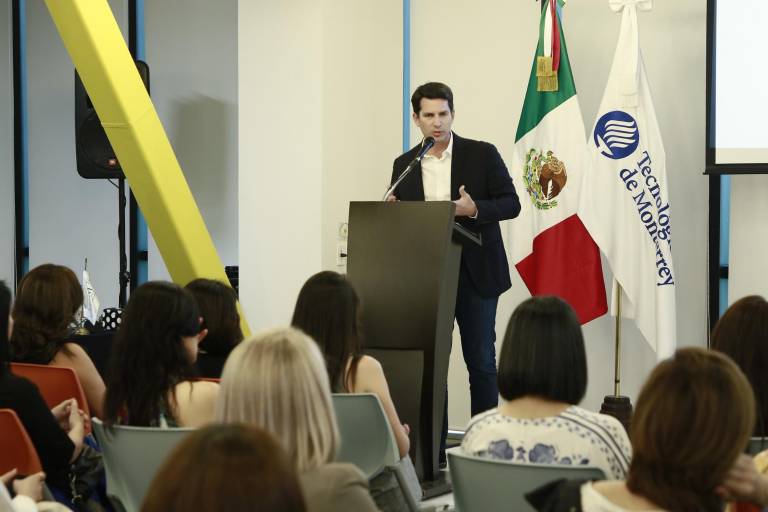 Damas de AMMJE Culiacán tienen diálogo con Javier Gaxiola Coppel