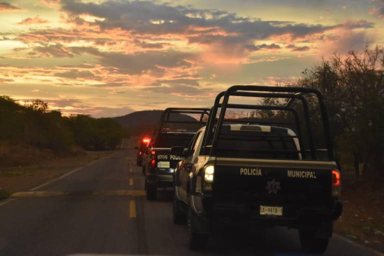 Vuelca agente de la Guardia Nacional en auto particular en Guasave