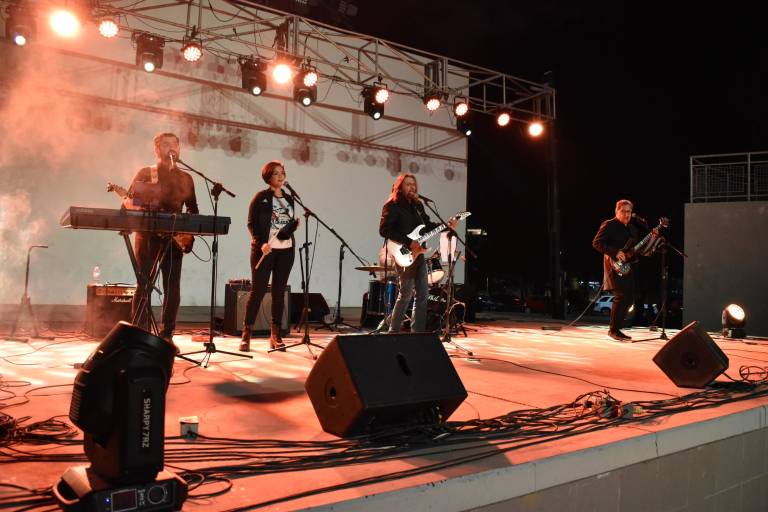 Disfrutan familias de la música de Los Beatles