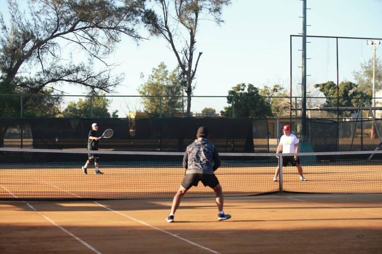 Sánchez y Bonilla salen triunfadores en Tenis Carnaval, en Club Muralla
