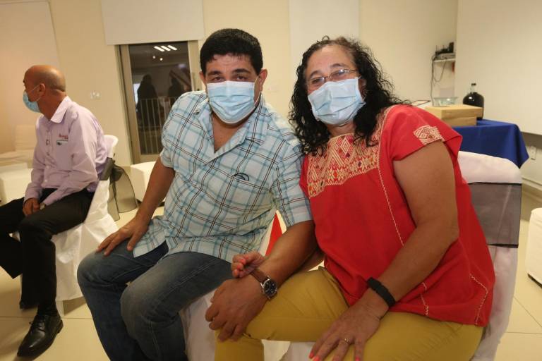 Enrique Escalona e Irma Calvo reciben el galardón del Premio Binacional Valladolid a las Letras