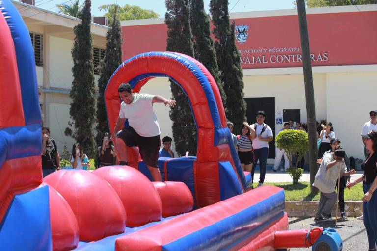 Celebran en grande el Día del Estudiante en escuelas de Mazatlán