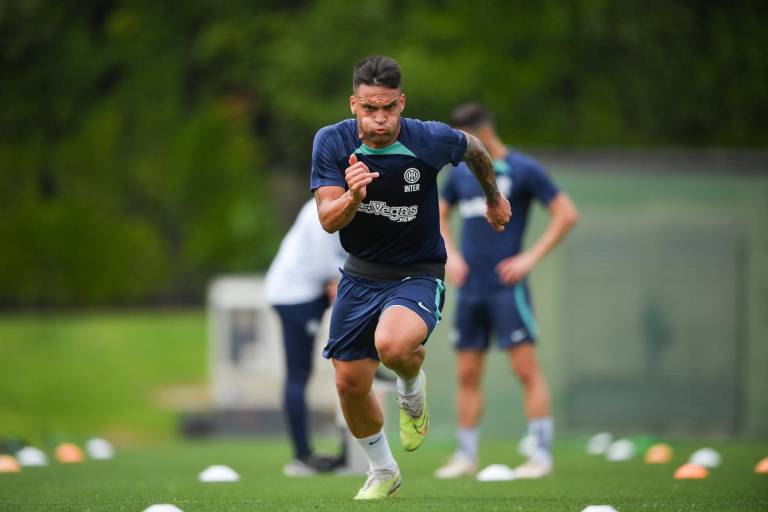 Milan e Inter avivan su rivalidad, ahora en busca de llegar a la final de la Champions