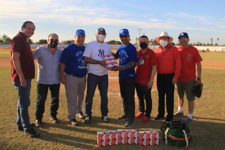 Entregan material deportivo para fomentar la práctica de las diferentes disciplinas en Navolato