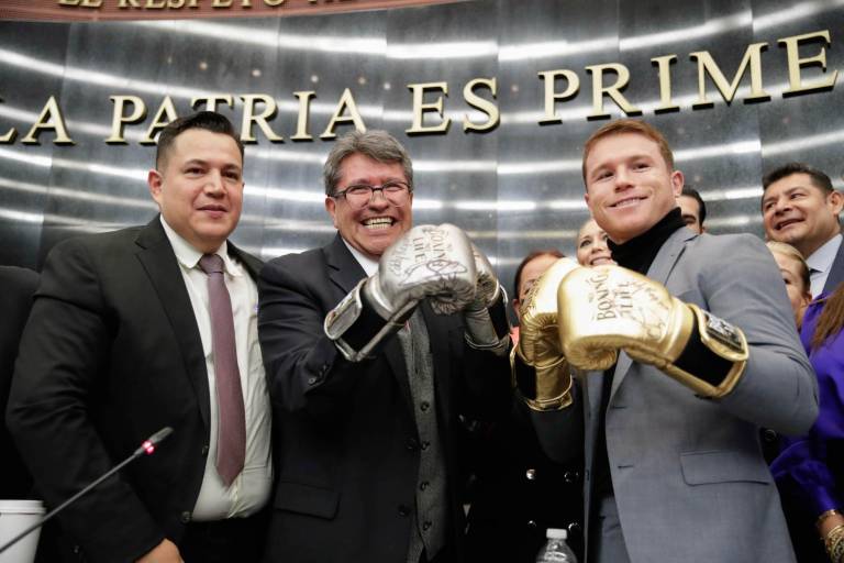 Canelo Álvarez causa conmoción en su visita al Senado