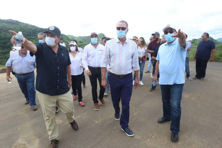 Apoyos ya están llegando a los damnificados por huracanes, asegura Quirino
