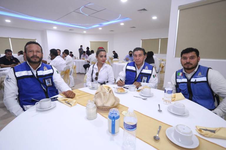 Celebran con un desayuno el Día del Ingeniero en Mazatlán