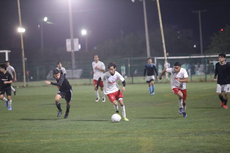 Comparte Fire Máster la cima de la Liga de Futbol Juvenil ‘C’ Municipal