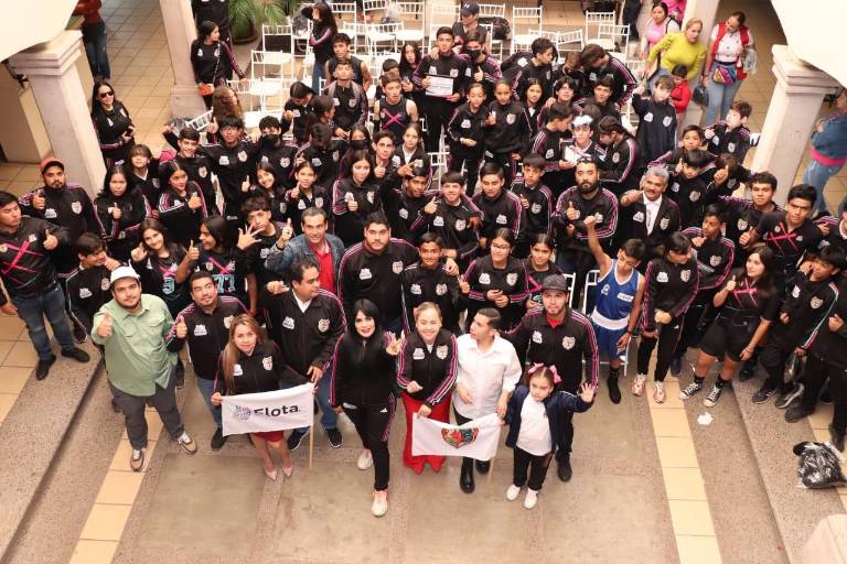 Deportistas elotenses son abanderados rumbo al Estatal de los Juegos Conade 2023